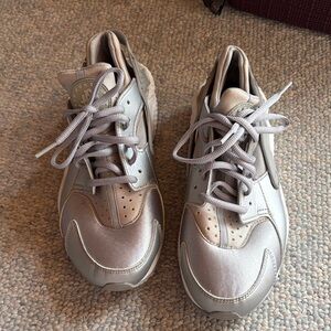 Nike Women's Athletic Shoes - Silver and Cream